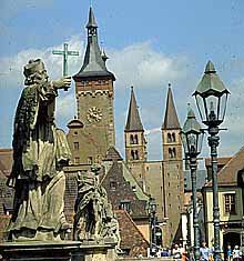entering Wuerzburg vias old stone bridge to Town Hall